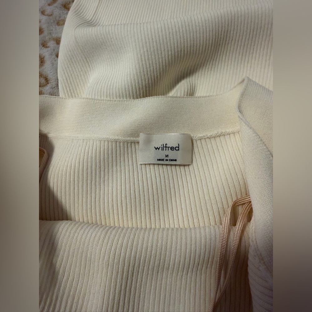 Aritzia Wilfred Ribbed Halter Dress in Ivory
Women’s Size: M - Picture 6 of 9